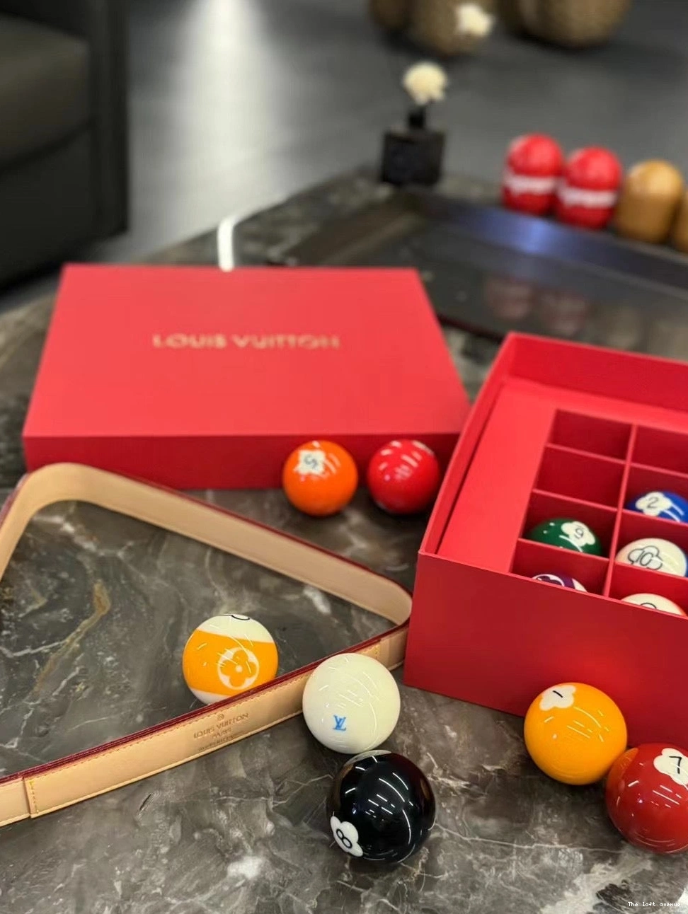 LV TABLE POOL SET 0712